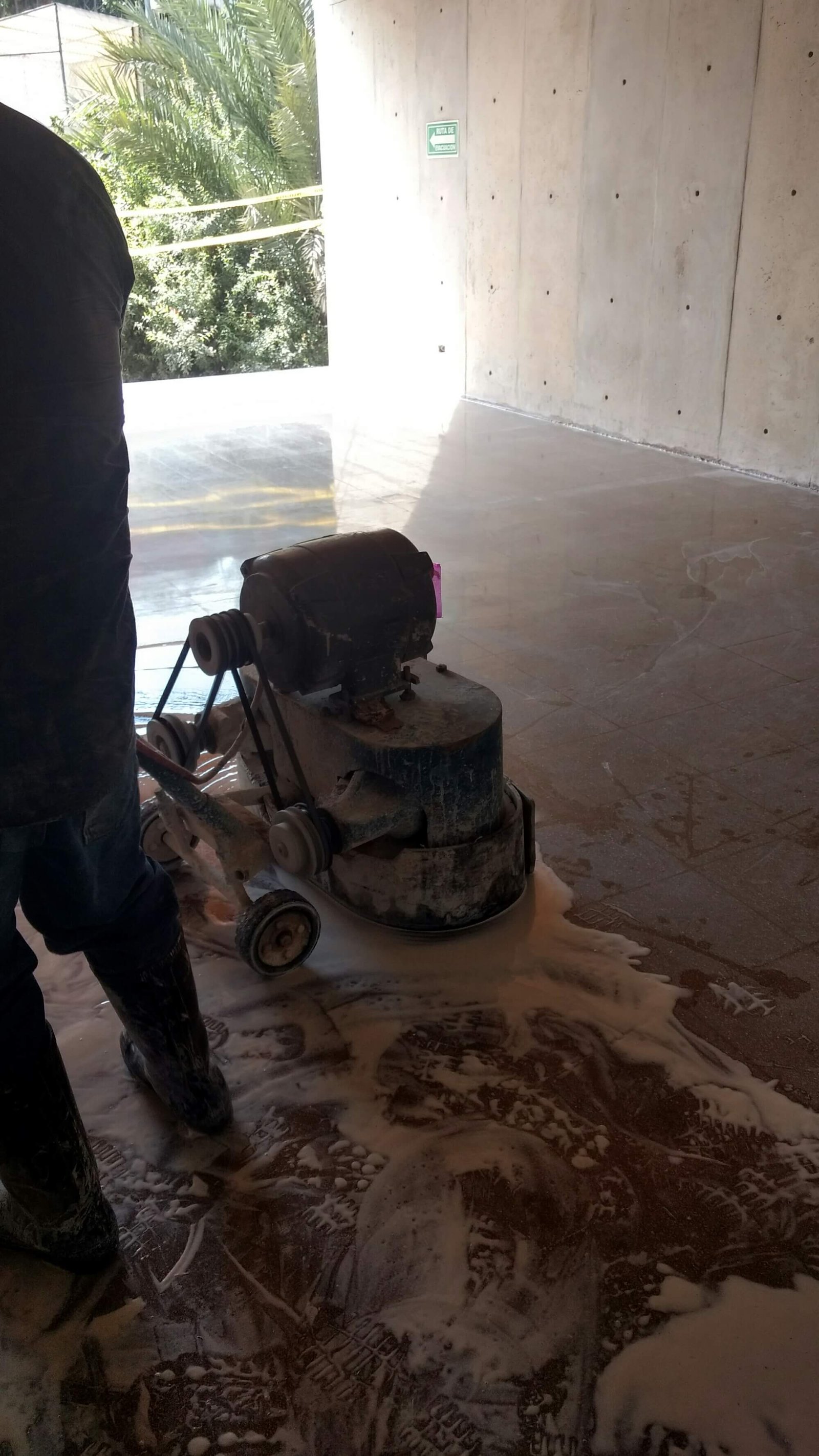 Pulido de piso con monas de yute wp image 894837586jpg